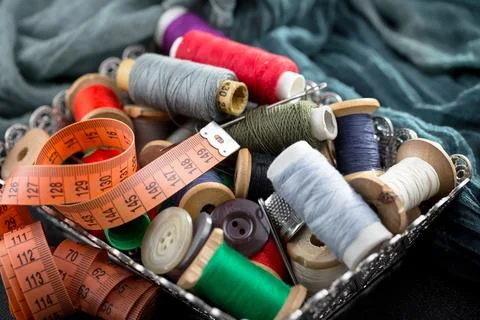 Spools of thread, needles Foto stock