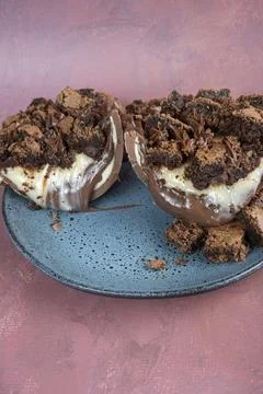 Spoon Easter egg with Brazilian truffle filling and brownie topping 16. Stock Photos