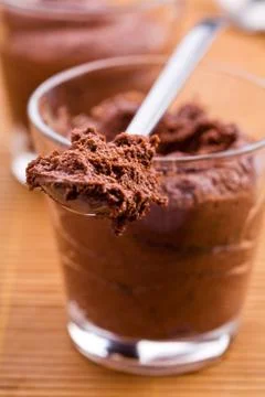 Spoon full of chocolate mousse Foto stock