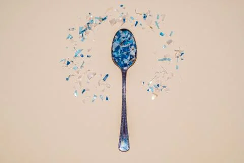 Spoon with microplastics Stockfoto's