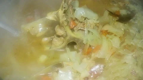 Spoon mixes borscht with cabbage and meat, close-up 스톡 동영상 231325386