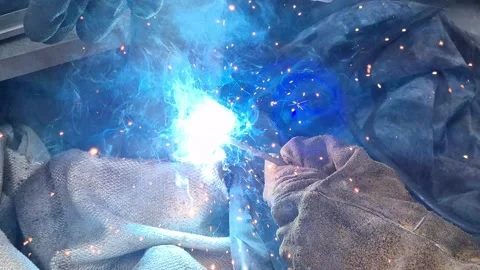 Spot Welding Handrail Bracket with Fireproof Safety Blanket Vídeos de archivo 332874545