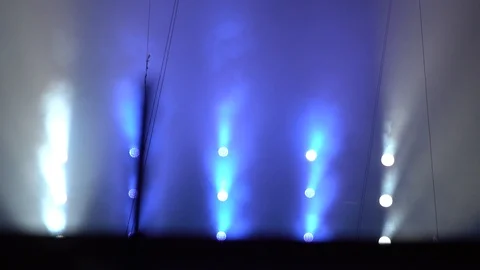 Spotlight in smoke 動画素材 88198942