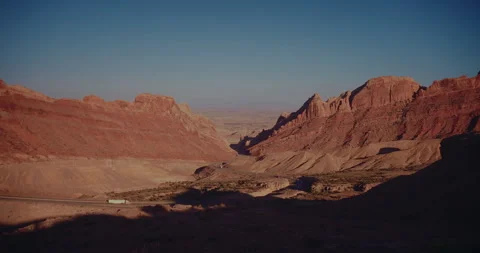 Spotted Wolf Canyon I-70 Utah Overlook Trucks 4k Vidéo 284669982
