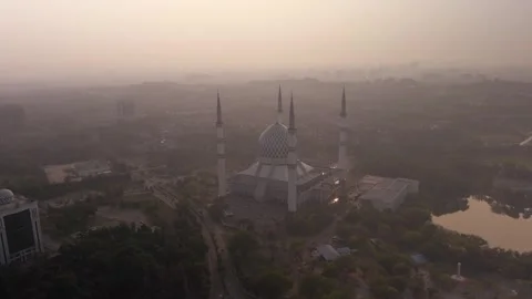 A sprawling cityscape Stock Footage 301786582