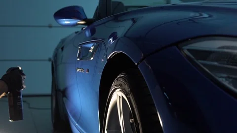 Spray apply liquid to vehicle Vídeo Stock 86396292
