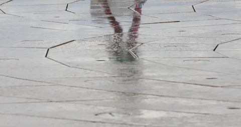 Spray Ground feet Video stock 118406493