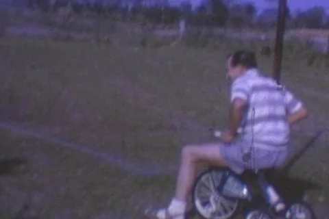 SPRAYING FATS Stock-Footage 135128