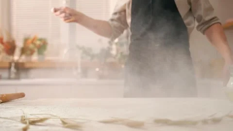 Spraying flour Stockbeeldmateriaal 273501193