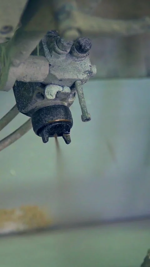 Spraying machine for applying varnish or paint on the product.  Vídeo Stock 274645980