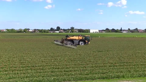 Spraying tractor 库存影片 139446283