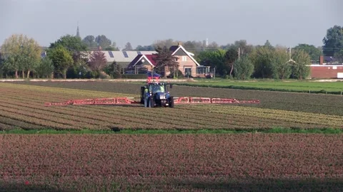 Spraying tractor 库存影片 139519638