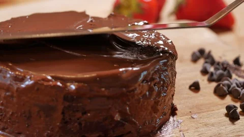 spread chocolate cream on the cake. garnish chocolate cake.  chocolat Stock Footage