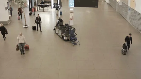 Spread Out People Walking Through Airport During COVID-19 Pandemic Vídeo Stock 128449517