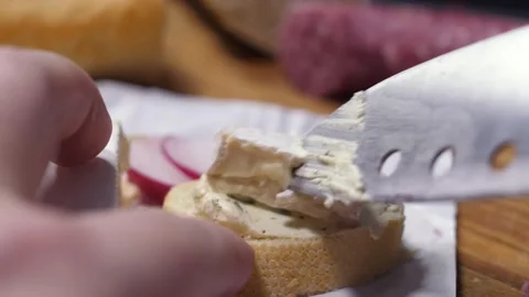 Spreading Cream Cheese on Bread with Toppings Vidéo 330693515