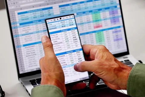 Spreadsheet Data Analyst Using Computer Software On Phone Stock-Fotos