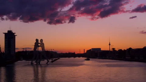 Spree River sunset timelapse Molecule Man Oberbaum Bridge Stock Footage 329238090