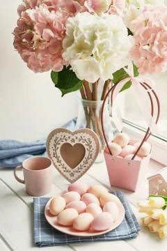 Spring and Easter holiday greeting card concept. Pink and white hydrangeas in Foto stock