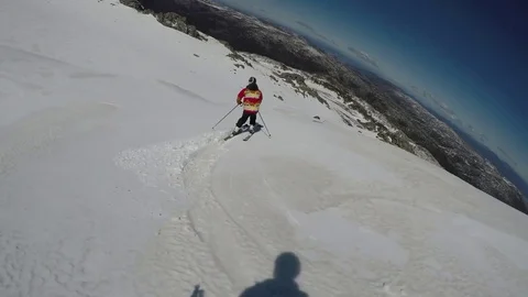 Spring Backcountry Skiing On Beautiful Day Vidéo 80541820