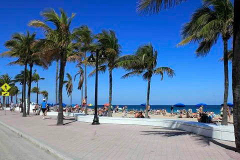 Spring break crowd on cortez beach 库存照片