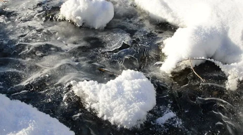 Spring Brook under the ice 動画素材 48903446