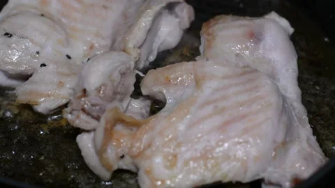 Spring chicken on a grill pan. selective soft focus. Stockbeeldmateriaal 149840401