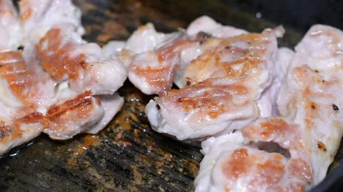 Spring chicken on a grill pan. selective soft focus. Stockbeeldmateriaal 149840467