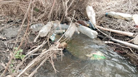 Spring clean creek contaminated with plastic garbage. 스톡 동영상 129422706