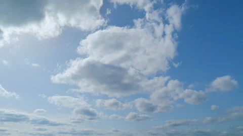 Spring clouds change shape. White clouds background. Time lapse. Video stock 193987682