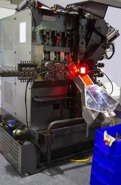 Spring coiling machine production Foto stock