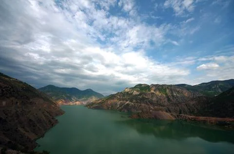 Spring. Dam lake, reflection of sun and sky on the lake. Foto stock