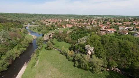 Spring Drone Video of the Rock Arch “The Arch” at Ăglen, Bulgaria Vídeo Stock 323298398