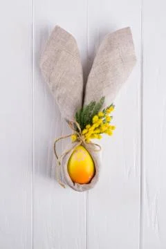Spring Easter background for menu. Easter egg decoration, bunny ears linen Foto stock