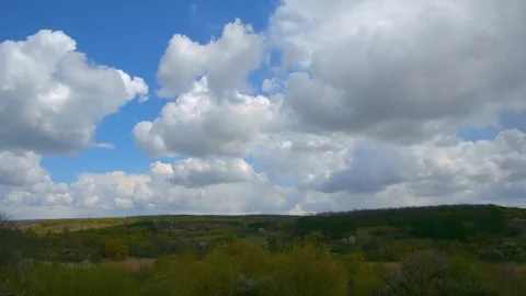 Spring fields and forest with clouds timelapse Vidéo 75249950