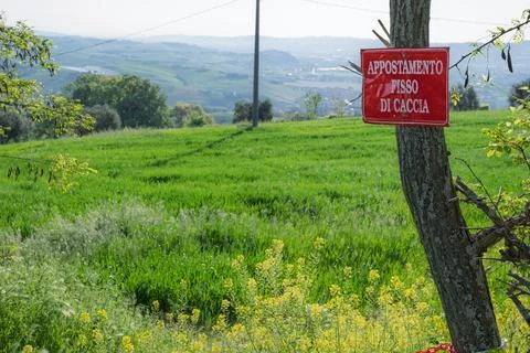 Spring Fields in the Montefeltro Hills with a Fixed Hunting Post Sign 스톡 사진