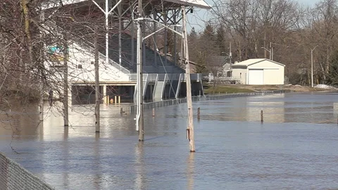 Spring flooding during record warm temperatures and weather conditions 库存影片 150312004