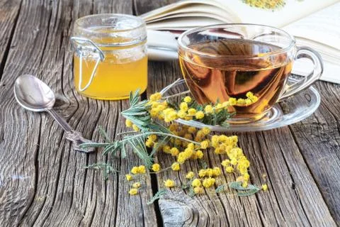 Spring flowers on rustic table with cup of tea Stock-Fotos