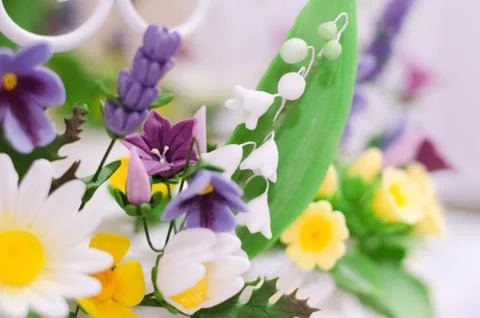 Spring flowers on wedding cake Stock Photos
