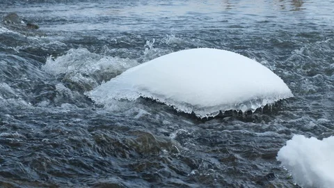 Spring forest river. Melting ice on the river, white snow on the river banks Stock Footage 125291604