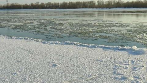 Spring ice drift, floating ice on the Ob River in Western Siberia Video stock 150506118