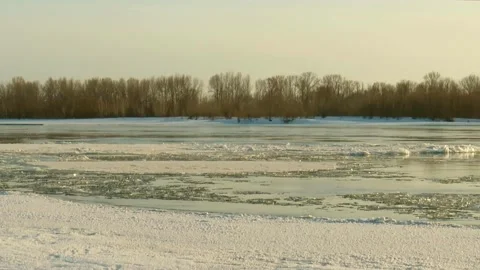 Spring ice drift, floating ice on the Ob River in Western Siberia Video stock 150506145
