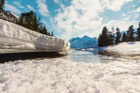 Spring ice drift on a mountain river Foto stock