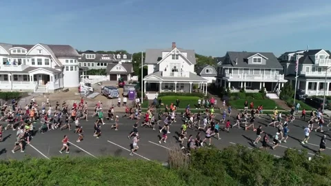 THE SPRING LAKE FIVE MILE RUN - RUNNERS HEAD OUT ALONG BEACH STREET. Video stock 242304066