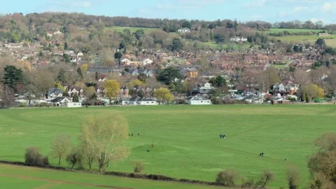 Spring landscape at Bourne End, Marlow, Buckinghamshire, England. Spring Su.. 库存影片 330802986