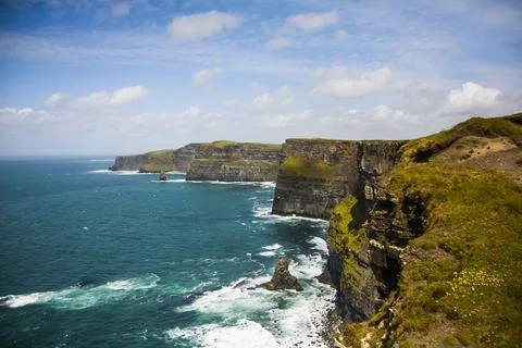 Spring landscape in Cliffs of Moher (Aillte An Mhothair), Ireland Stockfoto's