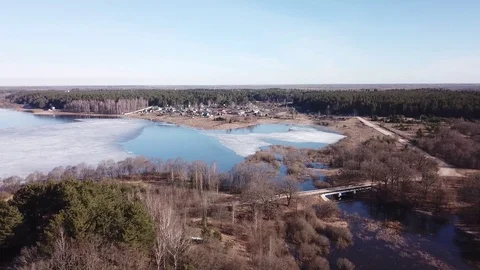Spring landscape of Shevino Lake Vidéo 105451144