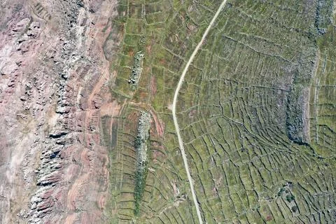 Spring mountain meadow view from dron Foto stock