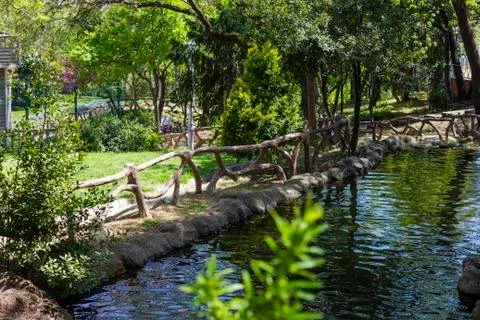 Spring Park. River in the spring Yildiz park. Spring landscape. Stockfoto's