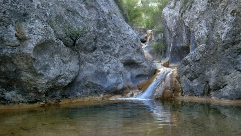 Spring rill flow and cave rock  库存影片 89689166