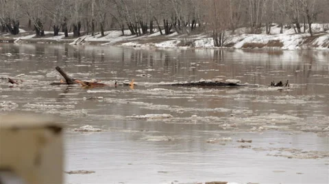 Spring river with dirty brown water and ice. floating of ice Video stock 65286118